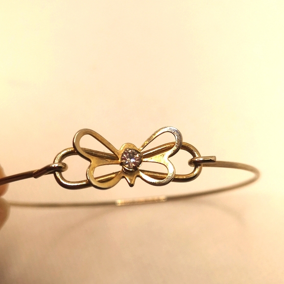 Ultra dainty butterfly bracelet - Picture 3 of 3